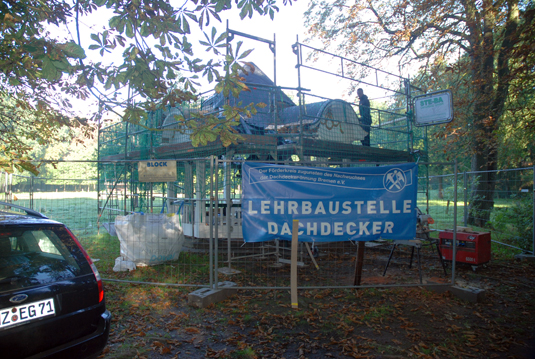 Die Dachdeckerinnung renoviert das Gerdes-Pavillon Die Dachdeckerinnung renoviert das Gerdes-Pavillon