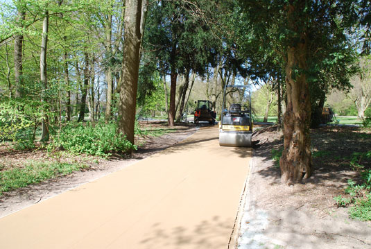Der Weg mit der neuen, sanierten Decke Der Weg mit der neuen, sanierten Decke