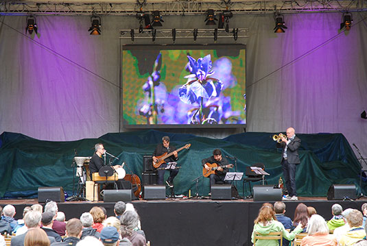 Jazz Frühschoppen auf der Festbühne. Jazz Frühschoppen auf der Festbühne.