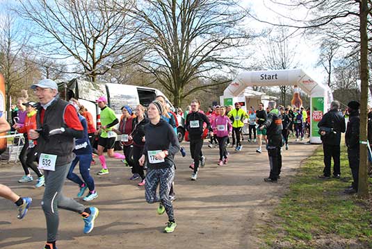 Startfeld des 37. AOK-Winterlauf durch den Bremer Bürgerpark Startfeld des 37. AOK-Winterlauf durch den Bremer Bürgerpark