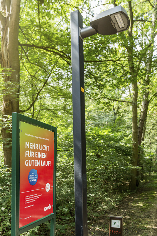 Die neue Beleuchtung der Finnbahn im Stadtwald, unterstützt durch die swb Die neue Beleuchtung der Finnbahn im Stadtwald, unterstützt durch die swb
